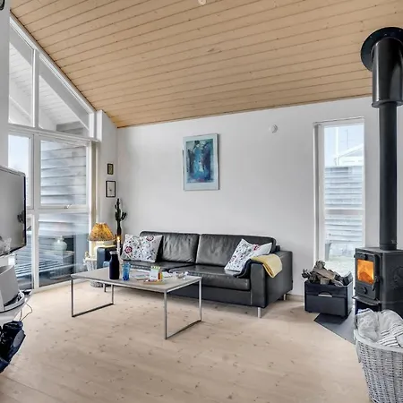 2 Bedroom Beautiful In 케르테미네