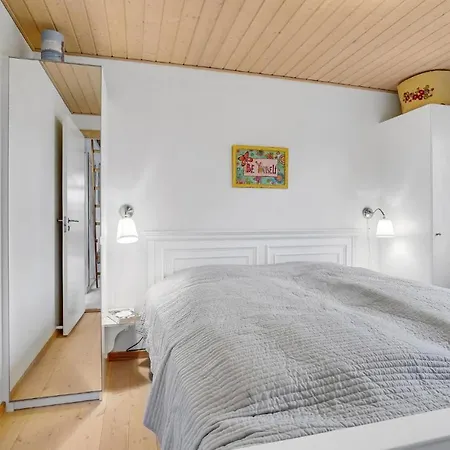 2 Bedroom Beautiful In 펜션 케르테미네